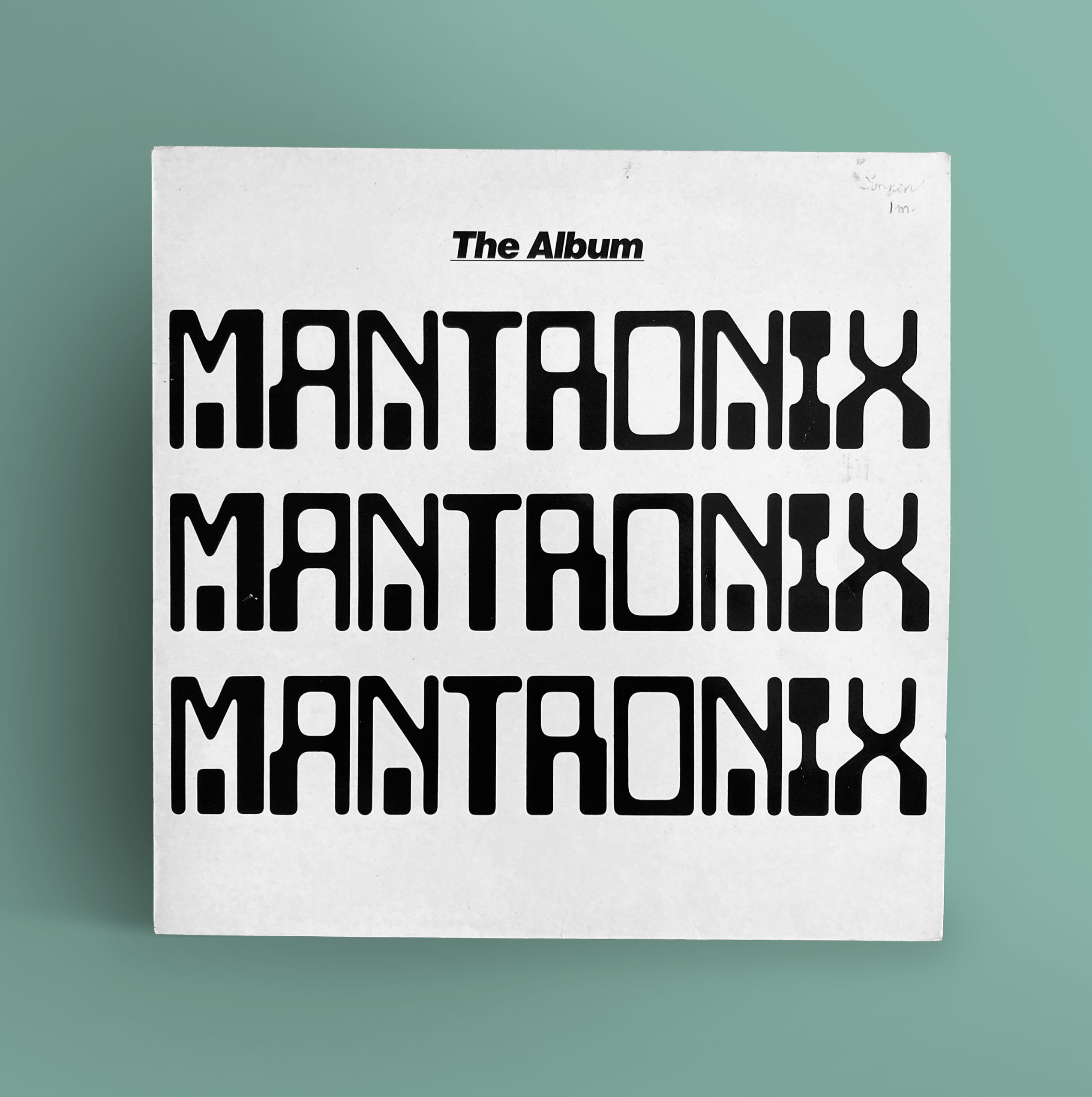 Typografisches Vinylcover des Albums »The Album« von der Band Mantronix aus dem Jahr 1985