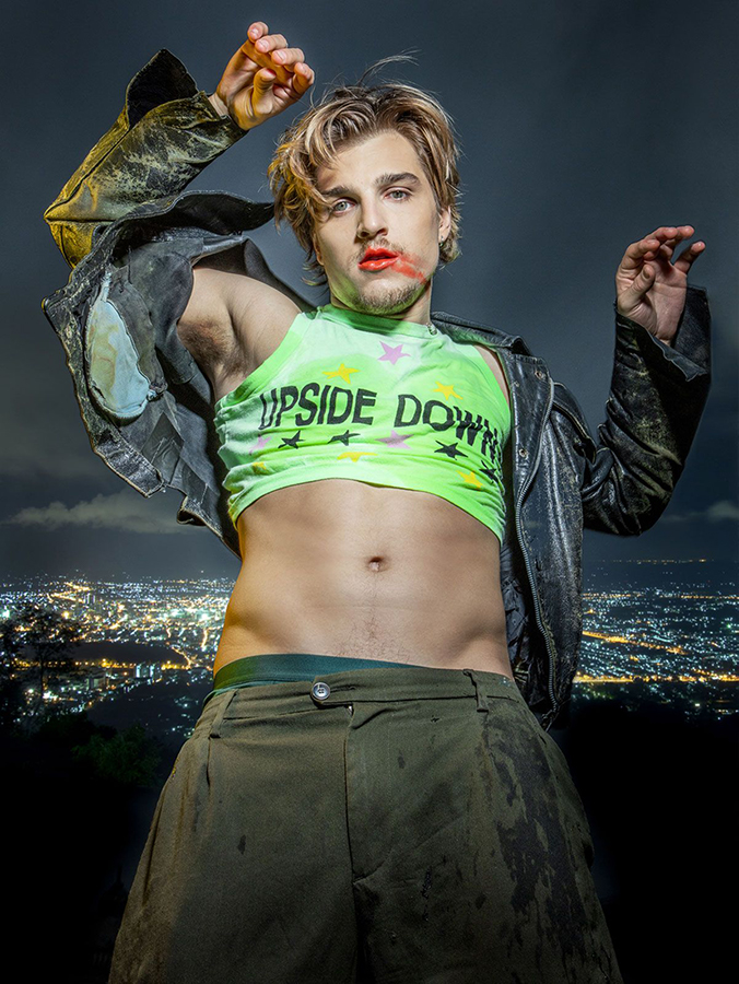 upside down von Esra Rotthoff